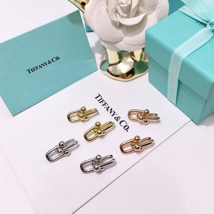 Tiffany ❤️‍🔥*
Earring 💥
Master quality 💯
With normal boxes 🗃️ 
45 dhs✅
With master box 📦 
80 dhs✅

Zain216
♥️♥️♥️