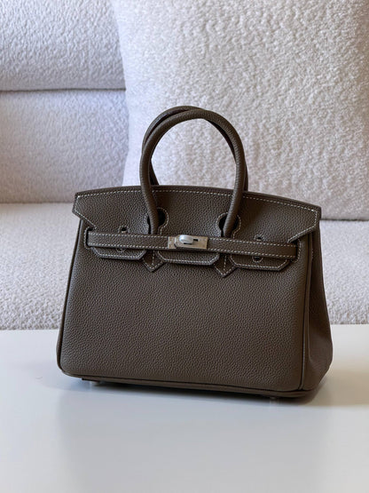 Hermes birkin 25cm💕master quality😍

with box❤️
🎁🎁🎁

400 dhs🪙🌨️

Zain52
♥️♥️♥️