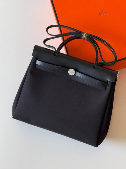 Hermes Herbag 31cm💕master quality😍

with box❤️
🎁🎁🎁

680 dhs🪙💚

Zain52
♥️♥️♥️