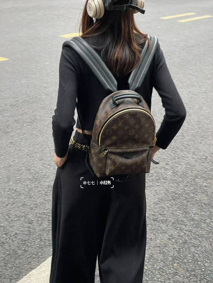 LV
 BACKPACK COPY ONE  SMALL SIZE SPECIAL OFFER ONLY 
150 dhs💓

Zain295
♥️♥️♥️