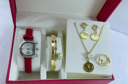 Watches boxes
Chanel
Dior
Gucci
LV

With box 
90 dhs🇦🇪🇦🇪

Zain45 
♥️♥️♥️