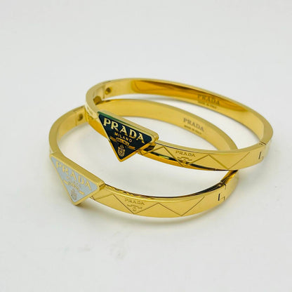 New arrival 
Prada Stainless steel with 18k gold plated bangle 
35 dhs🪙🌨️

Zain243
♥️♥️♥️