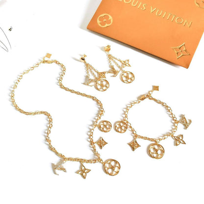 LV
Necklace 💥
Earring🍁
Breslat ❤️‍🔥
Master quality 💯
With normal boxes 📦 
150 dhs🪙💚
With master box 🗃️ 
170 dhs🪙💚

Zain216
♥️♥️♥️