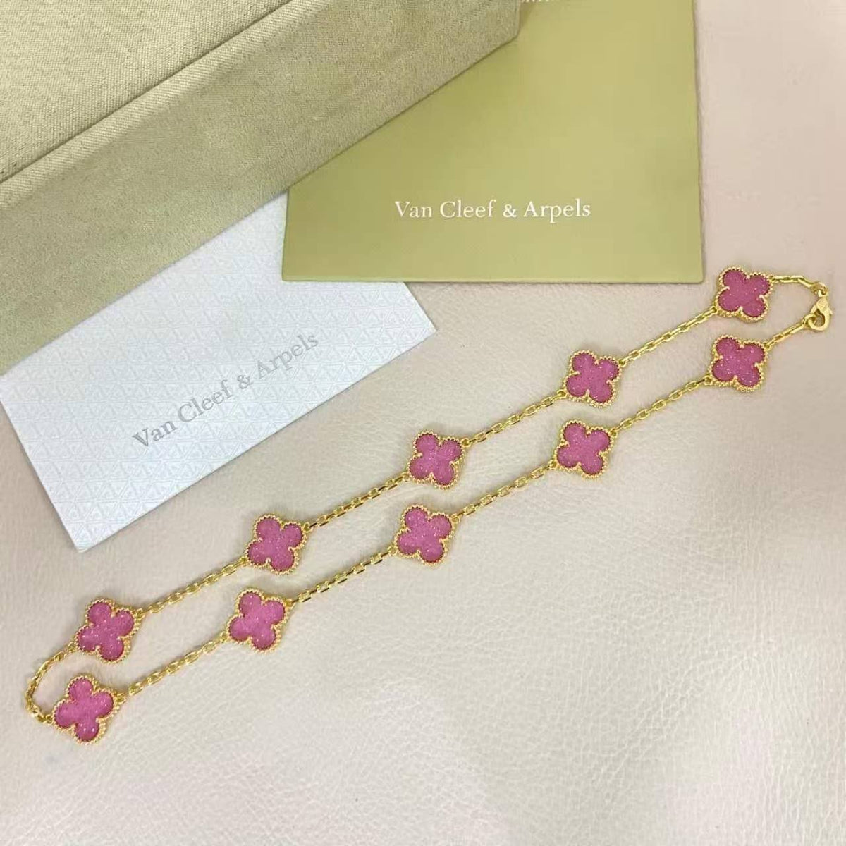 Vca master 

Necklace 10 flower 160 dhs with the box

Bracelet 95 dhs with the box 

Necklace 1 flower 90  dhs

Earring 90 dhs

Ring 85 dhs 

Zain108
♥️♥️♥️