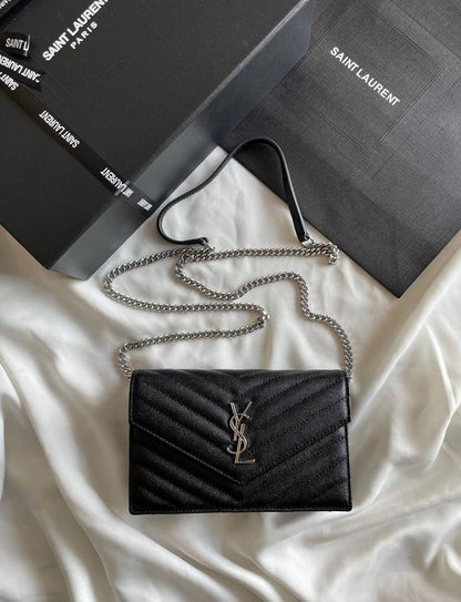 YSL

65 dhs✅

With box
🎁🎁🎁

Zain219
♥️♥️♥️