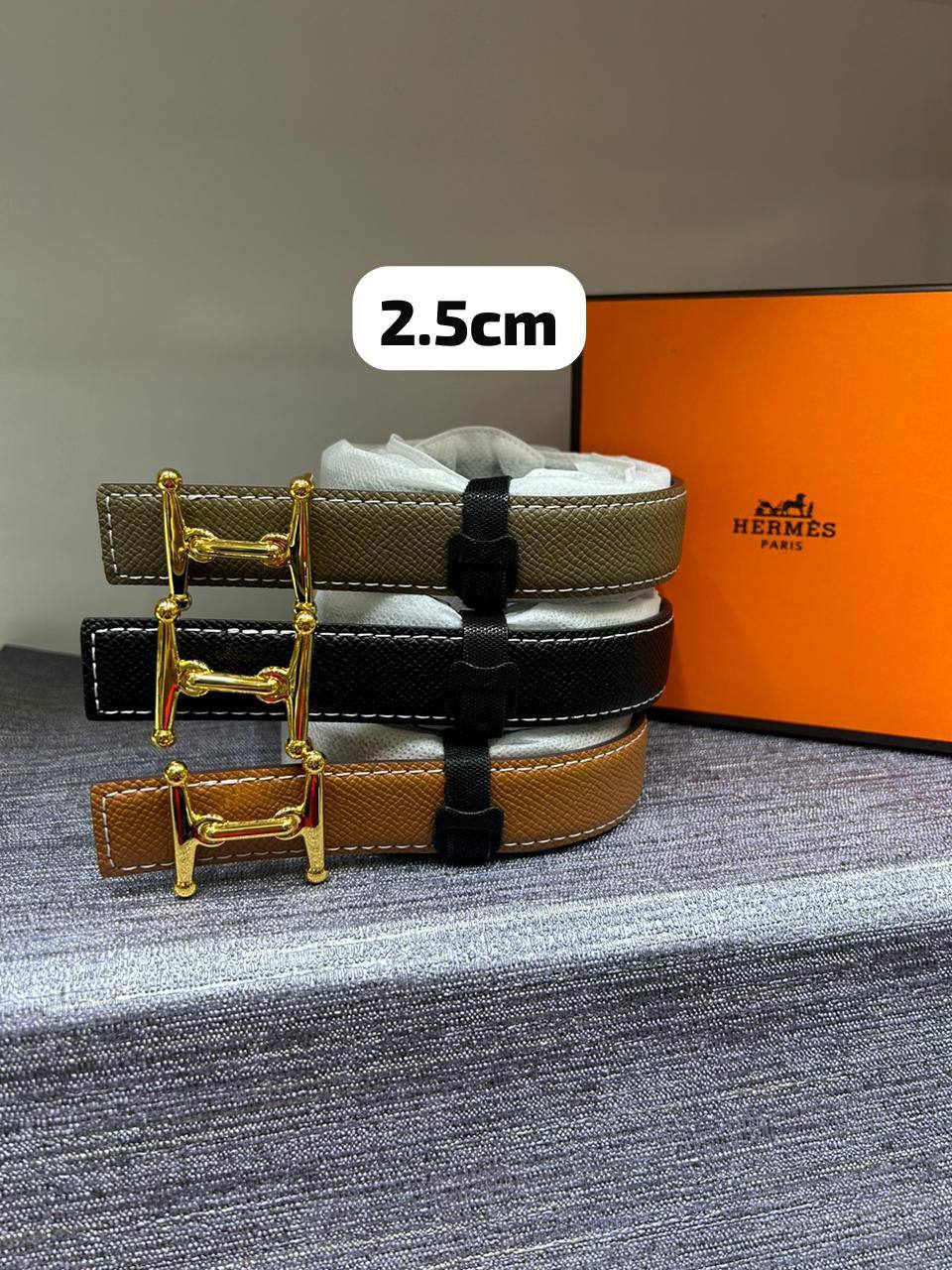 Leather belt

with box 
🎁🎁🎁

60 dhs✅

Zain190
♥️♥️♥️