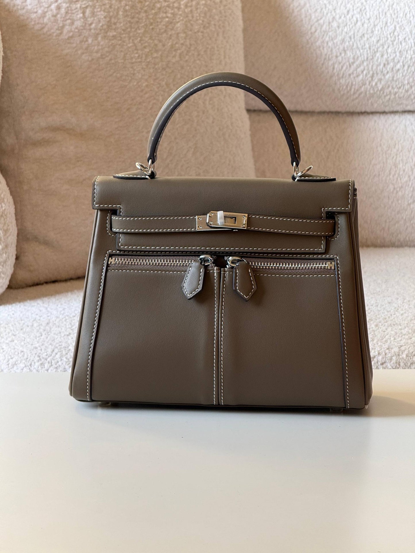 Hermes 


kelly 25cm💕master quality😍

with box❤️

580 dhs❤️💚❤️

Zain52
♥️♥️♥️