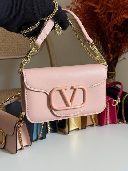 New Collection✨✨✨
VALENTINO
20cm
350 dhs🪙💚
Top quality 
With box🎁

Zain167
💚💚💚