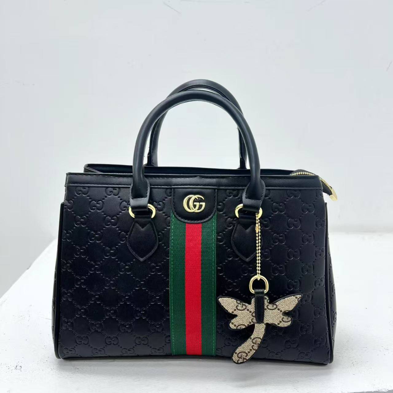 Gucci
95 dhs🪙🌨️
SIZE 32 CM

Zain200
♥️♥️♥️
