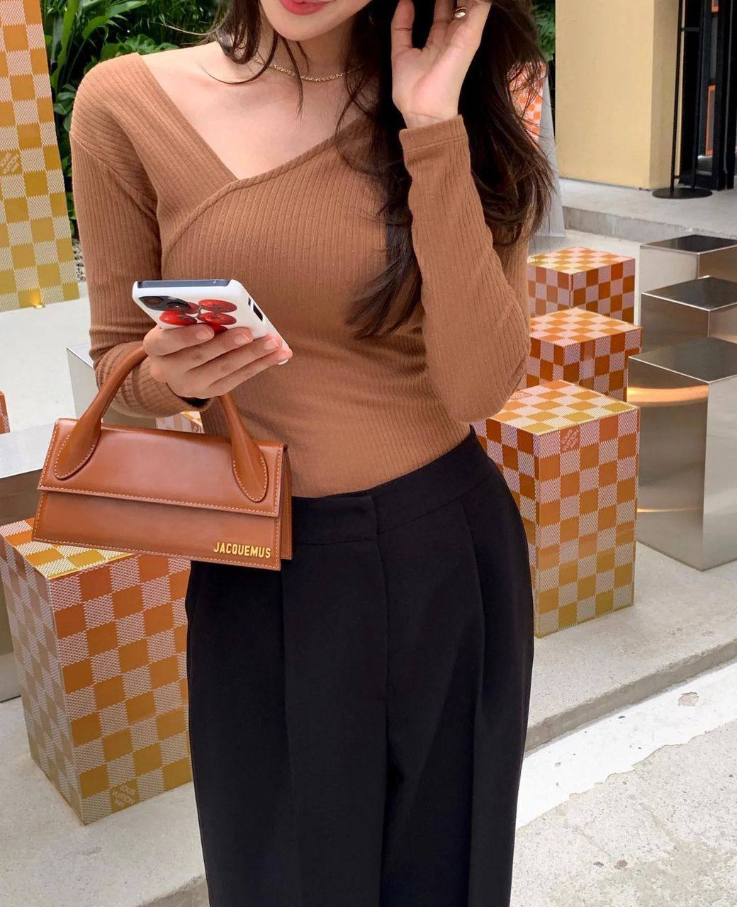 Jacquemus - LV
90 dhs🪙💕

Good quality 

with box
🎁🎁🎁

Zain35
♥️♥️♥️