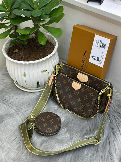 FENDI
SIZE  ……… 27 CM 🥰
95 dhs❣️
with BOX🌷

Zain51
♥️♥️♥️