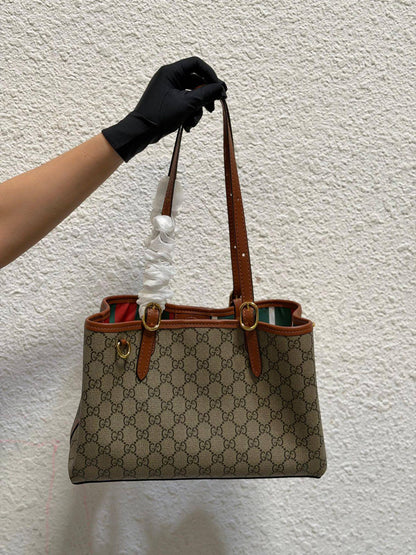 Gucci 
Size:30×18cm  
120 dhs💓

Zain114
♥️♥️♥️