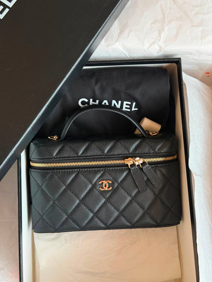 CHANEL
𝐕𝐚𝐧𝐢𝐭𝐲 𝐁𝐚𝐠 𝐖𝐢𝐭𝐡 𝐂𝐡𝐚𝐢𝐧 
950 dhs✅
Full Packge Super Master

ETAG4
♥️♥️♥️