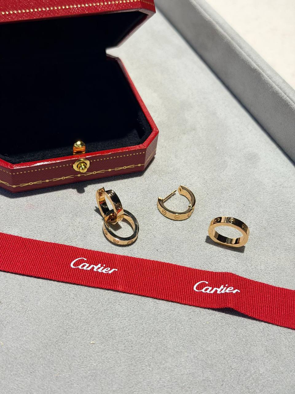 *Cartier*  ♥️
* LOVE EARRINGS, MULTIWEAR ⁠
* Gold Finish Metal available Gold , Silver & Rosegold
* ⁠↗️ *Super Master Quality ®️* 🫆
* ⁠*85 dhs🪙🌨️* with *Normal* Box & Bag
* ⁠*130 dhs🪙🌨️* with *Original* Packaging 🎁

Zain209
♥️♥️♥️