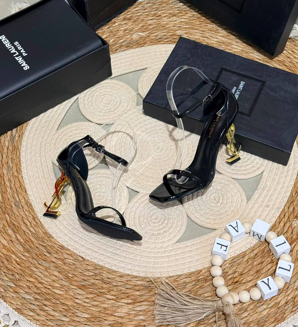 Ysl  heel

  Size 36. To 41

120 dhs✅

Zain80
♥️♥️♥️