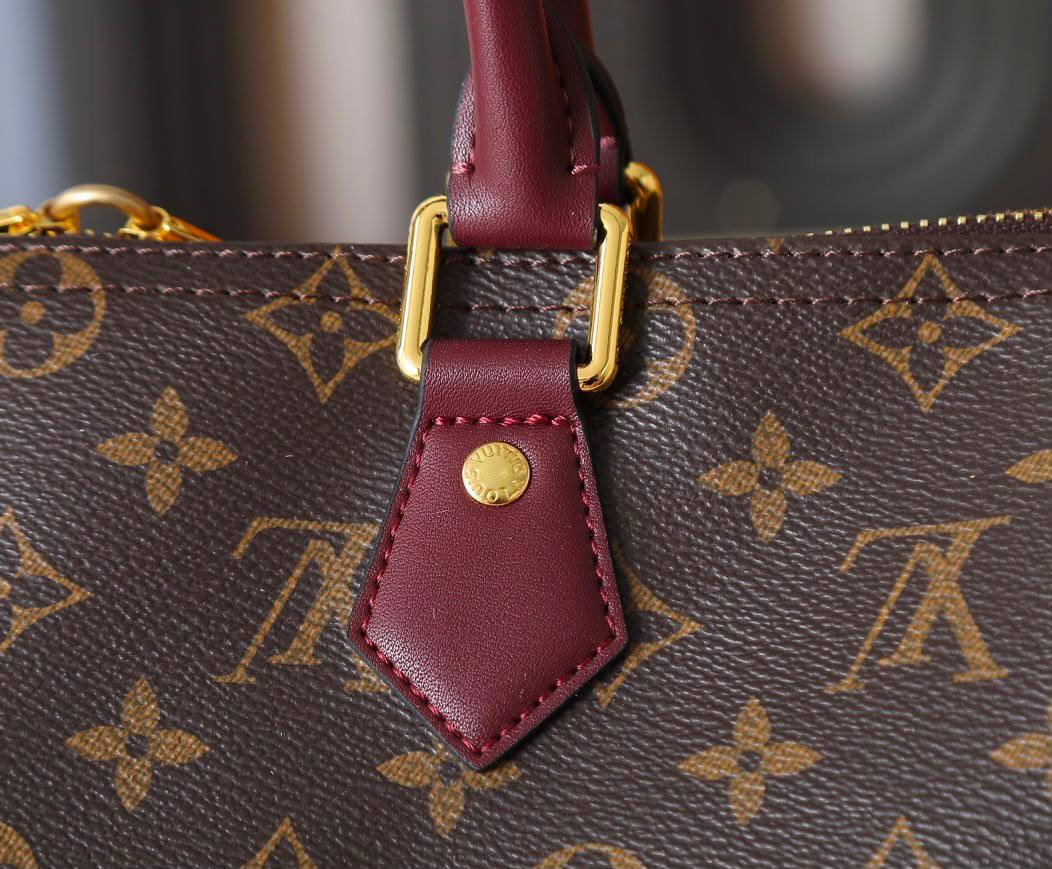LV COPY ONE 
NEW DESIGN
250 dhs🇦🇪🇦🇪

Zain195
♥️♥️♥️