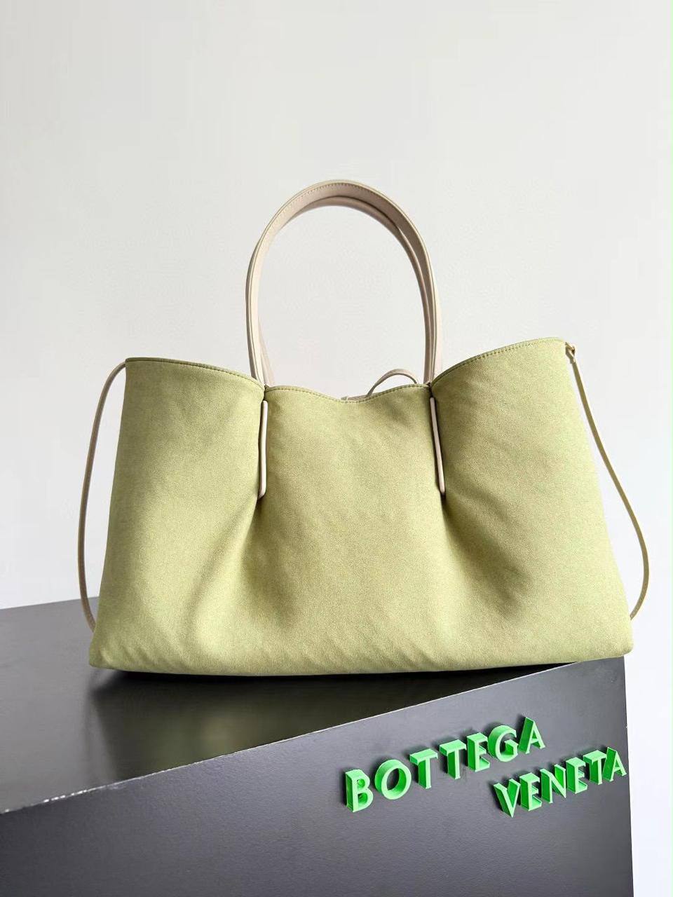 Bottega Veneta Pinacoteca tote bag 

For Price 👇 WhatsApp✅
0568585901 
0507557372
0552275751 Owner Zain 👌

Zain71
♥️♥️♥️