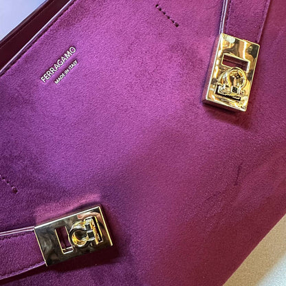 FERRAGAMO  
COPY ONE
270 dhs🪙

Zain39
♥️♥️♥️