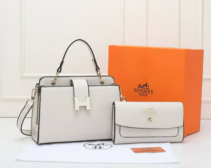Hermes

110 dhs❣️

with box 
🎁🎁🎁

Zain253
♥️♥️♥️