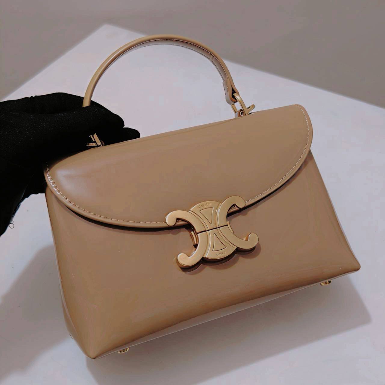 CELINE 
HIGH QUALITY 
WITH BOX 
🎁🎁🎁

125 dhs✅

Zain115
♥️♥️♥️