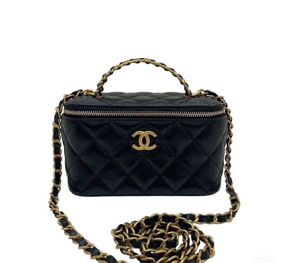 Chenel 
120 dhs✅
Size:18*9*12

with box
🎁🎁🎁

Zain07
♥️♥️♥️