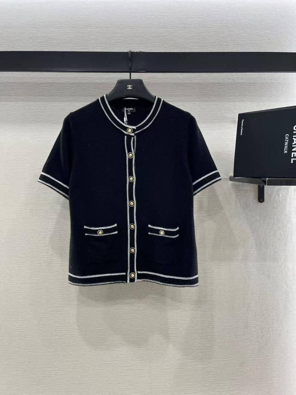 *New collections*                                                
CHANEL
*Super Master quality*
*Sizes: S M L* 
300 dhs✅

Zain308
♥️♥️♥️