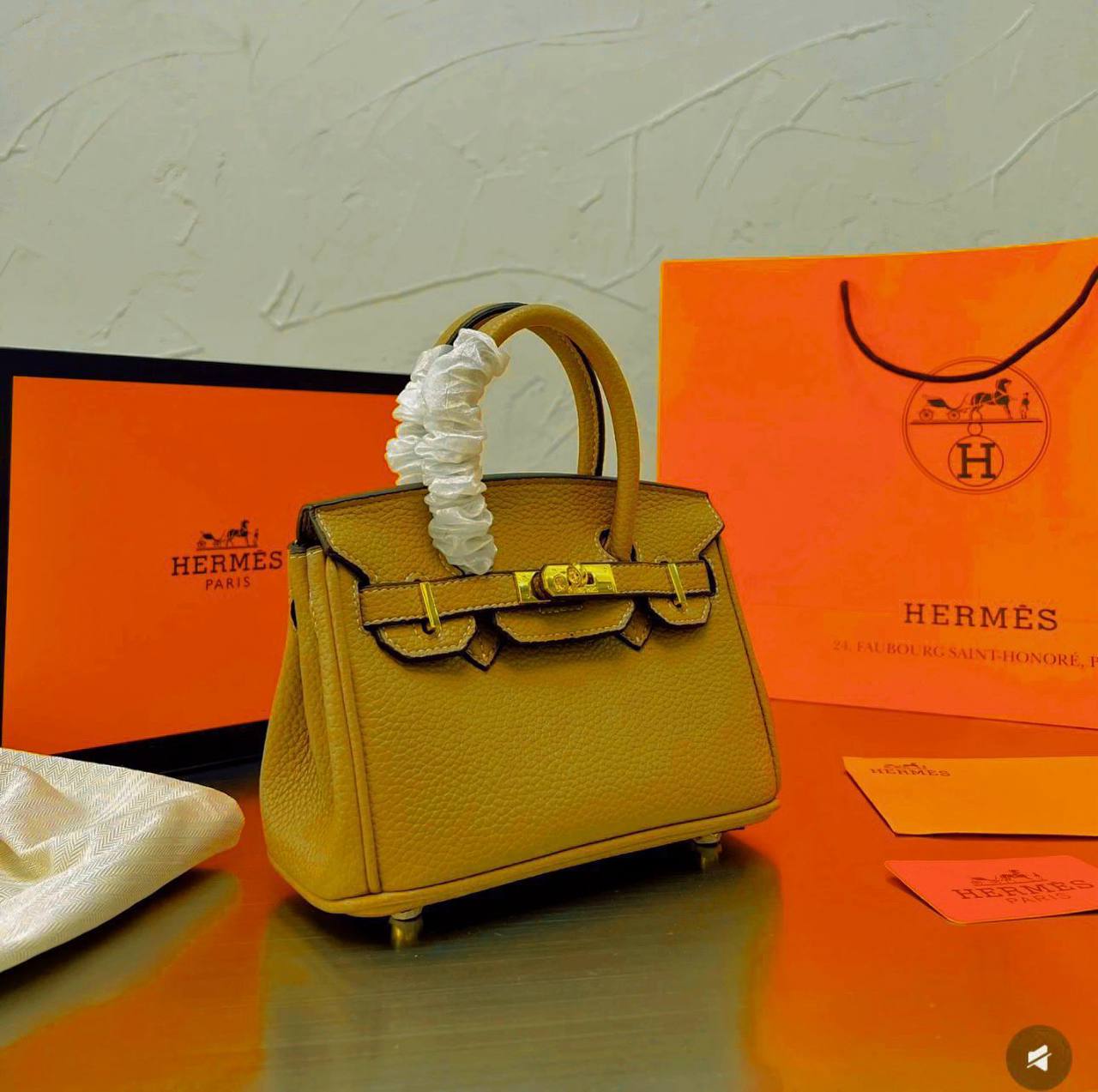 HERMES BIRKIN 

SMALL SIZE 
GOOD QUALITY 
WITH BOX 
🎁🎁🎁

100 dhs🪙💕

Zain39
♥️♥️♥️