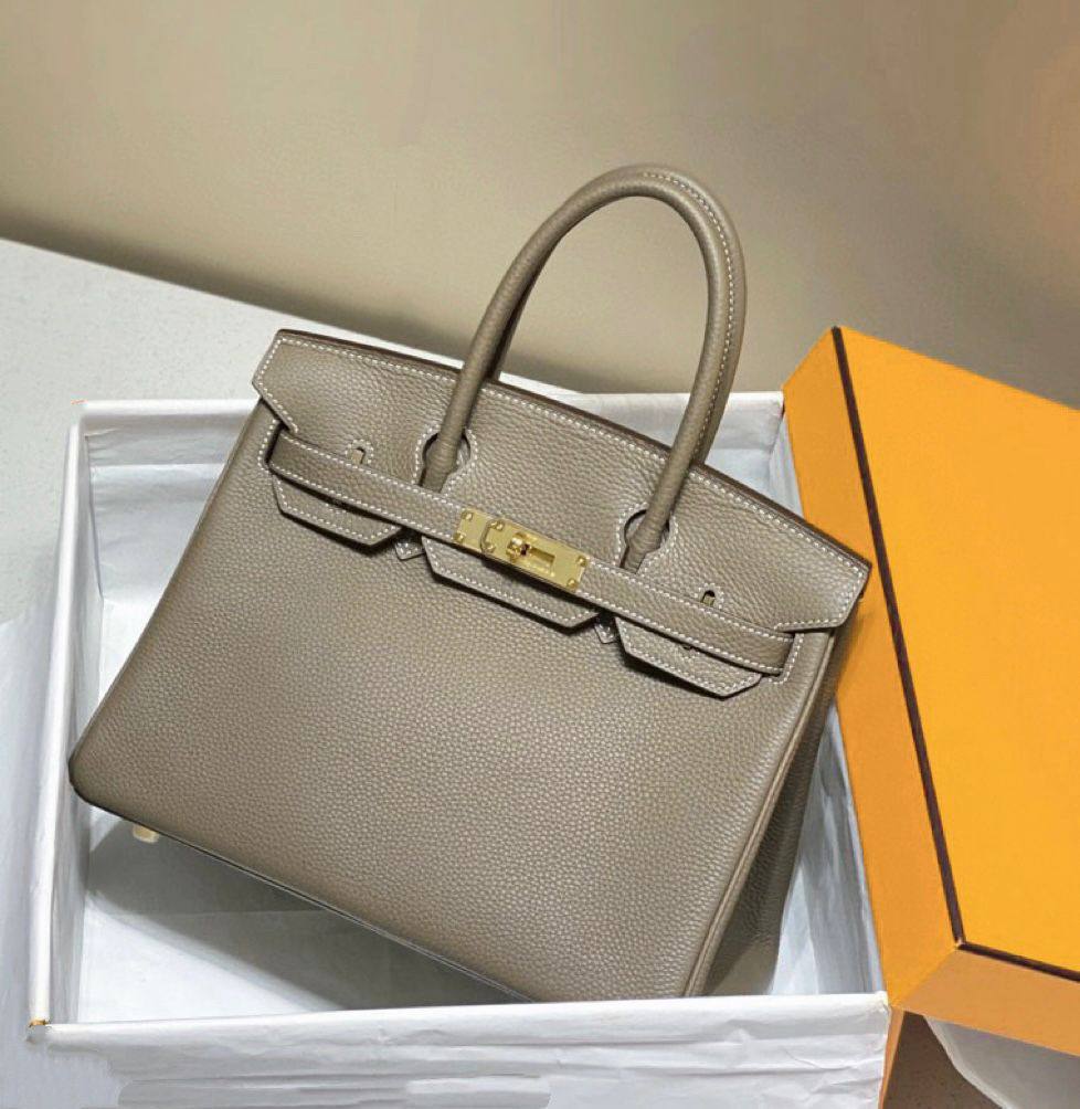 HERMES BIRKIN 
35CM 
GOOD QUALITY 
120 dhs✅

Zain295
♥️♥️♥️