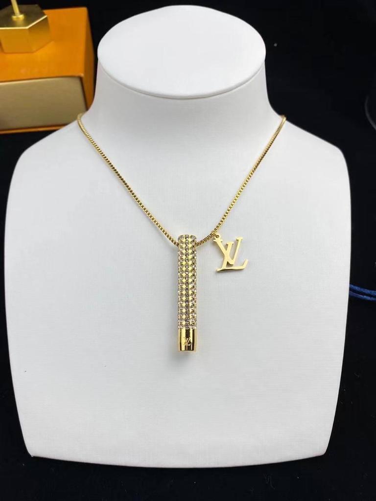 BVLGARI SET 
MASTER ✨💫
NECKLACE BANGLE EARRING RING
480 DHS✅ ⭐

WITH BOX AND PAPER BAG🎁🛍️
WITH MASTER BOX AND PAPER BAG CARD🎁🛍️
580 DHS✅

Zain89
♥️♥️♥️