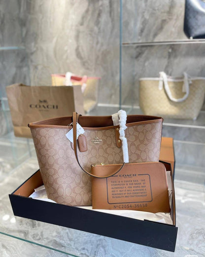 💞 Coach 2 in 1  2️⃣-sided
1️⃣ First quality＋🎁

Big Size : 45 * 30 cm

95 dhs🇦🇪

with box 🎁

Zain115
♥️♥️♥️