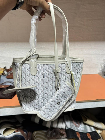 Goyard 
65 dhs✅

Zain232
♥️♥️♥️
