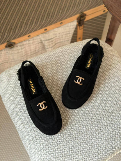 Chanel 
Size: 36 to 41
Super master quality 
480 dhs🪙💚

Zain198
♥️♥️♥️