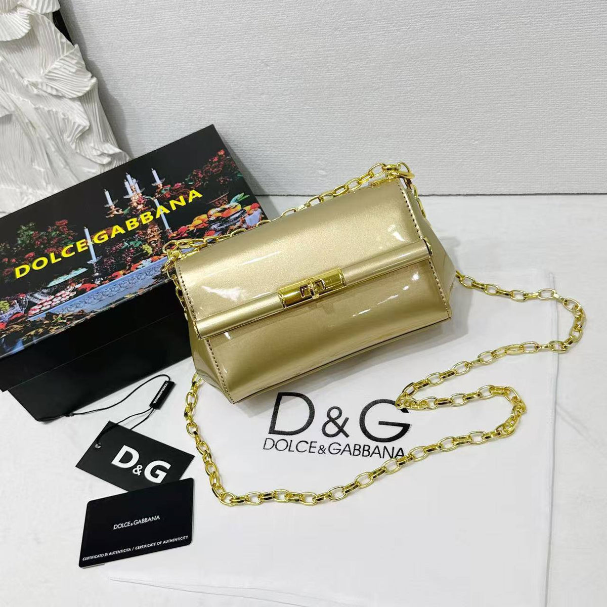 D&G

best quality 
with box

100 dhs🇦🇪🇦🇪
size18CM

Zain290
♥️♥️♥️