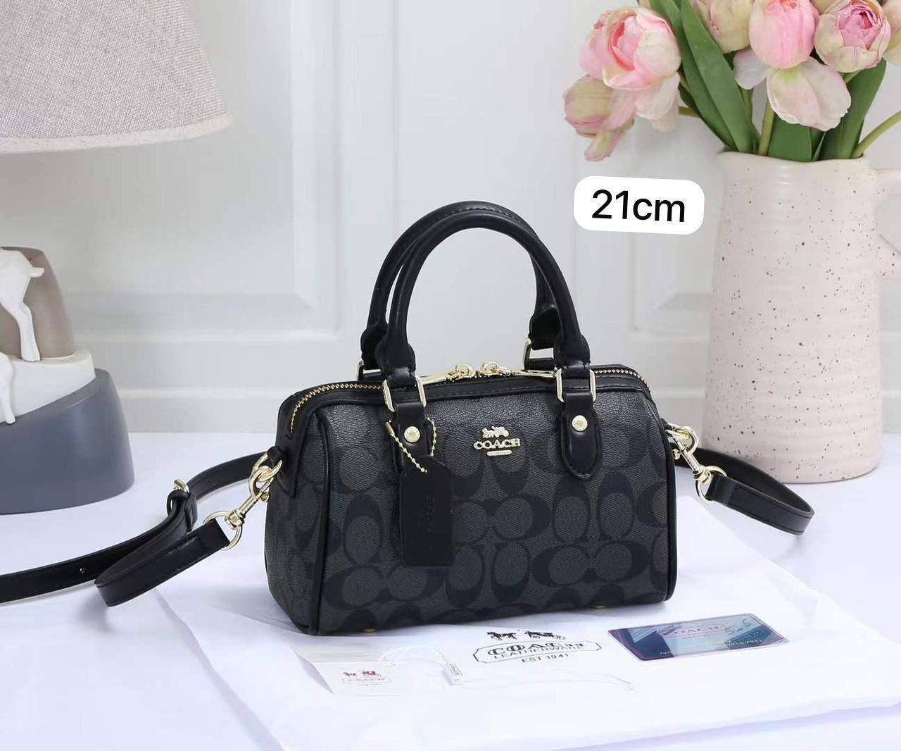 ❤️  Coach Rowan
1️⃣ First quality + 🎁
Size : 21 * 15  cm
85 dhs💓
with box 🎁

Zain115
♥️♥️♥️