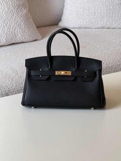 Hermes birkin 30cm💕master quality😍

with box❤️
🎁🎁🎁

380 dhs🪙🖤🇦🇪

Zain51
♥️♥️♥️