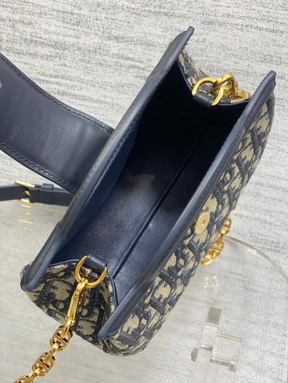 Dior Jolie Top Handle Mini Bag✅*
*Size 18 cm*
*Super Master*
For Price 👇 WTSP Text Zain 0568585901

Zain274
♥️♥️♥️