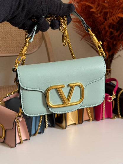 VALENTINO
20cm
350 dhs💓
Top quality 
With box🎁

Zain167
♥️♥️♥️