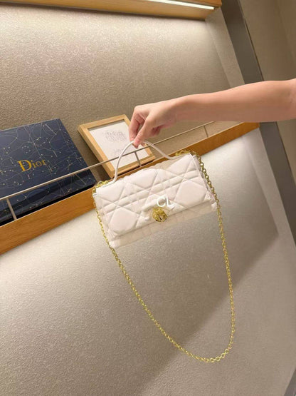 Dior

Withbox 

120 dhs🇦🇪🇦🇪

Zain143
♥️♥️♥️