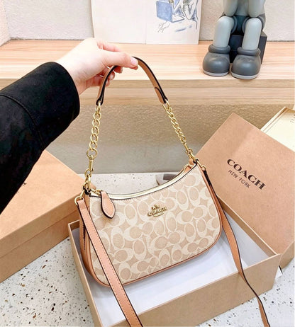 COACH 
 GOOD QUALITY 
WITH BOX
🎁🎁🎁

95 dhs✅

Zain39
♥️♥️♥️