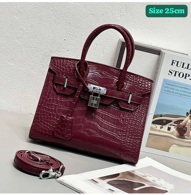Hermes
Good quality 

with box 🎁🎁🎁

110 dhs💓

Zain186
♥️♥️♥️