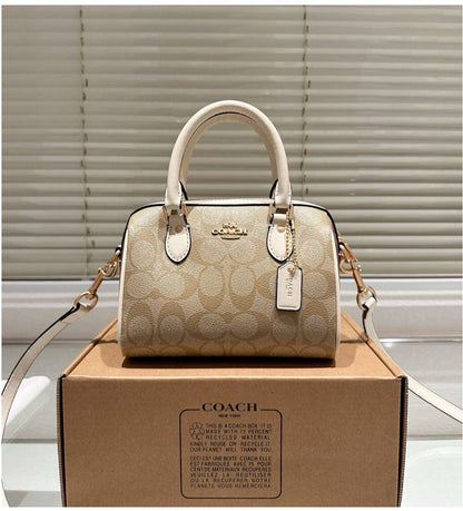Coach
With box 
🎁🎁🎁

85 dhs🪙💕

Zain50
♥️♥️♥️