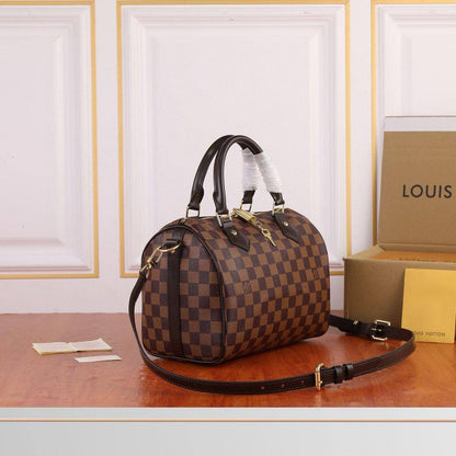 LOUIS VUITTON 
SPEEDY

 NEW CAME 25CM ,

GOOD QUALITY WITH BOX 
100 dhs🇦🇪🇦🇪

Zain17
♥️♥️♥️
