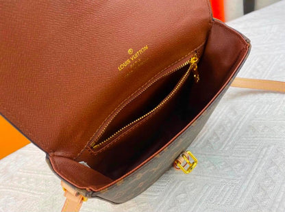 LV
good quality 
with box 
90 dhs💓

Zain39
♥️♥️♥️