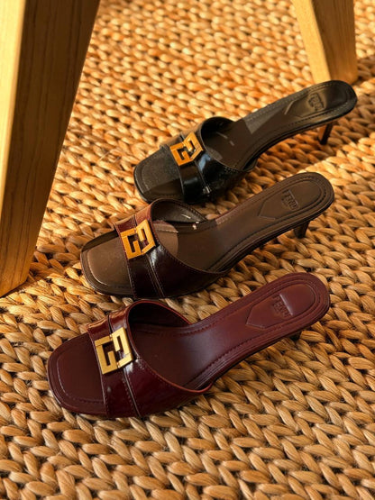 𝗙𝗘𝗡𝗗𝗜
Super Master
𝗦𝗶𝘇𝗲 𝟯𝟲 𝘁𝗼𝗼 𝟰𝟮 
450 dhs🪙💚

Zain178
♥️♥️♥️