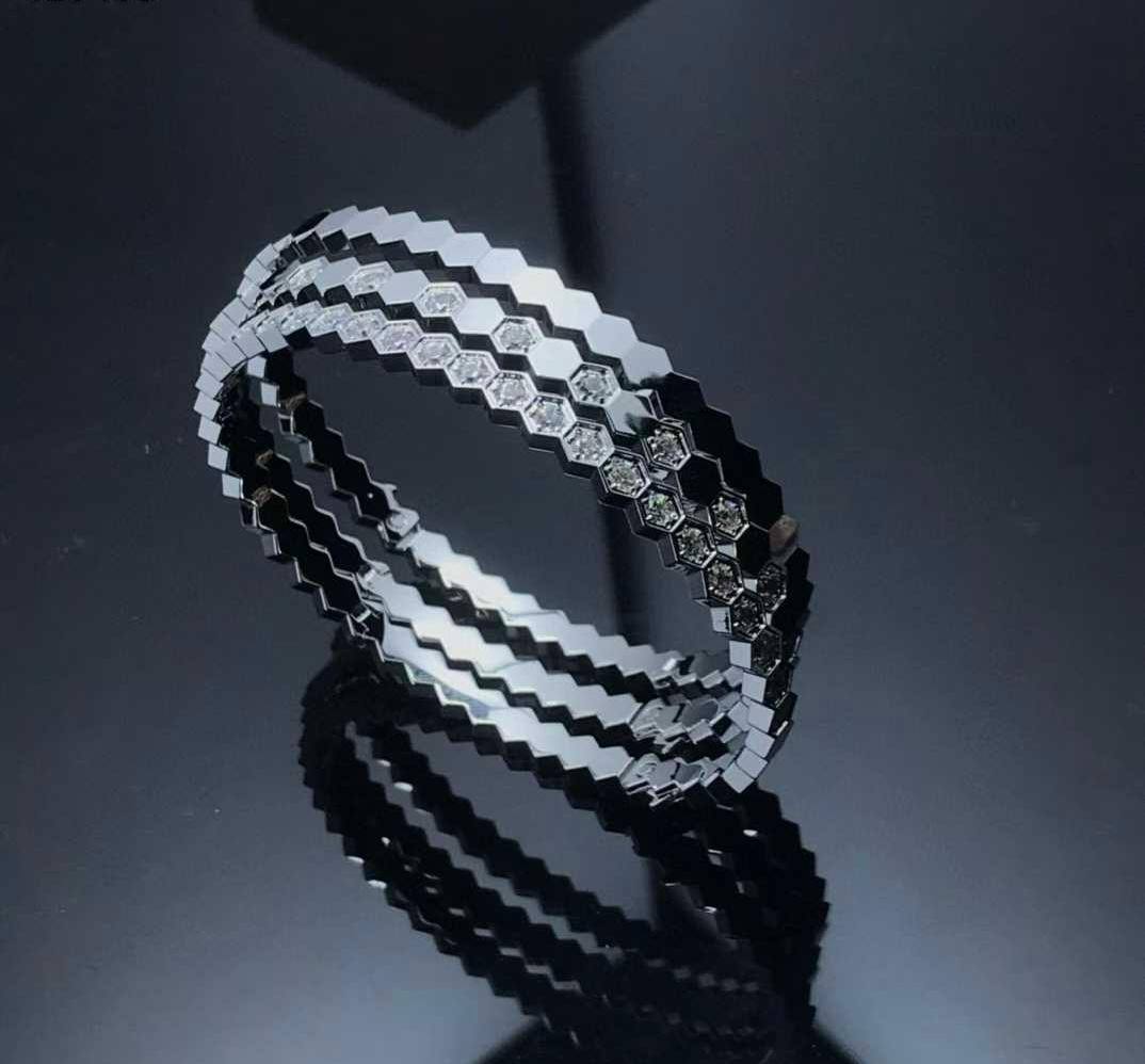 CHOUMET BANGLE
MASTER💫✨
60 dhs🇦🇪🇦🇪

WITH BOX AND PAPER BAG🎁🛍️

Zain89
♥️♥️♥️