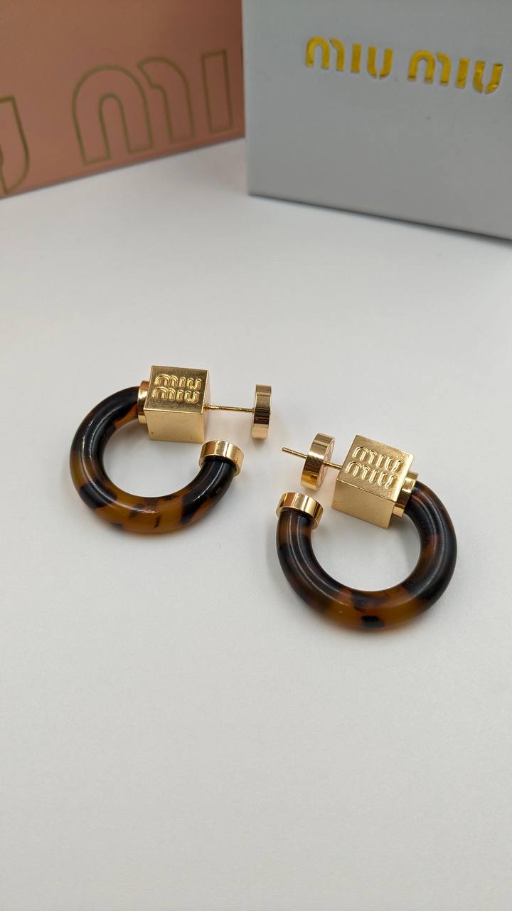Miu Miu
*Master Quality* 
*Earrings*

75 dhs🪙💚with Normal Box 🎁🎁🎁

Zain210
♥️♥️♥️