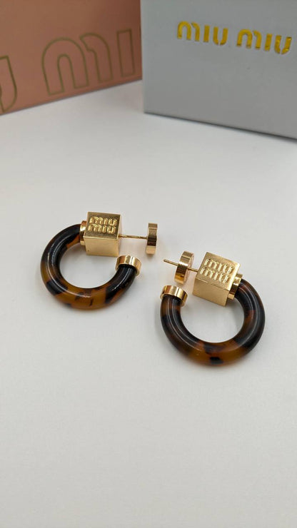 Miu Miu
*Master Quality* 
*Earrings*

75 dhs🪙💚with Normal Box 🎁🎁🎁

Zain210
♥️♥️♥️