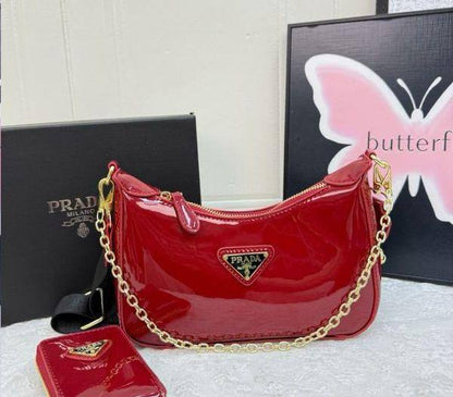 Prada
24 cm 
with box 
🎁🎁🎁

85 dhs💓

Zain17
♥️♥️♥️