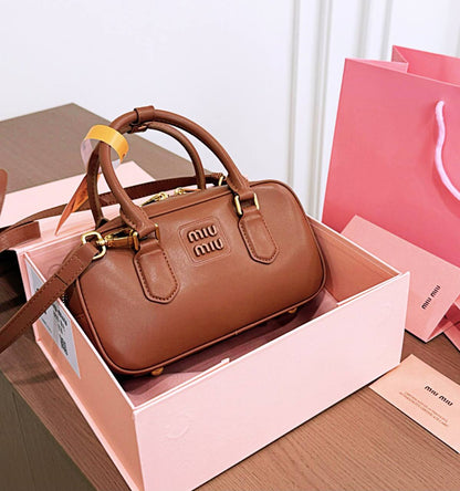 MIU MIU 

NEW CAME 
HIGH QUALITY 
WITH BOX 

120 dhs🇦🇪🇦🇪

Zain295
♥️♥️♥️