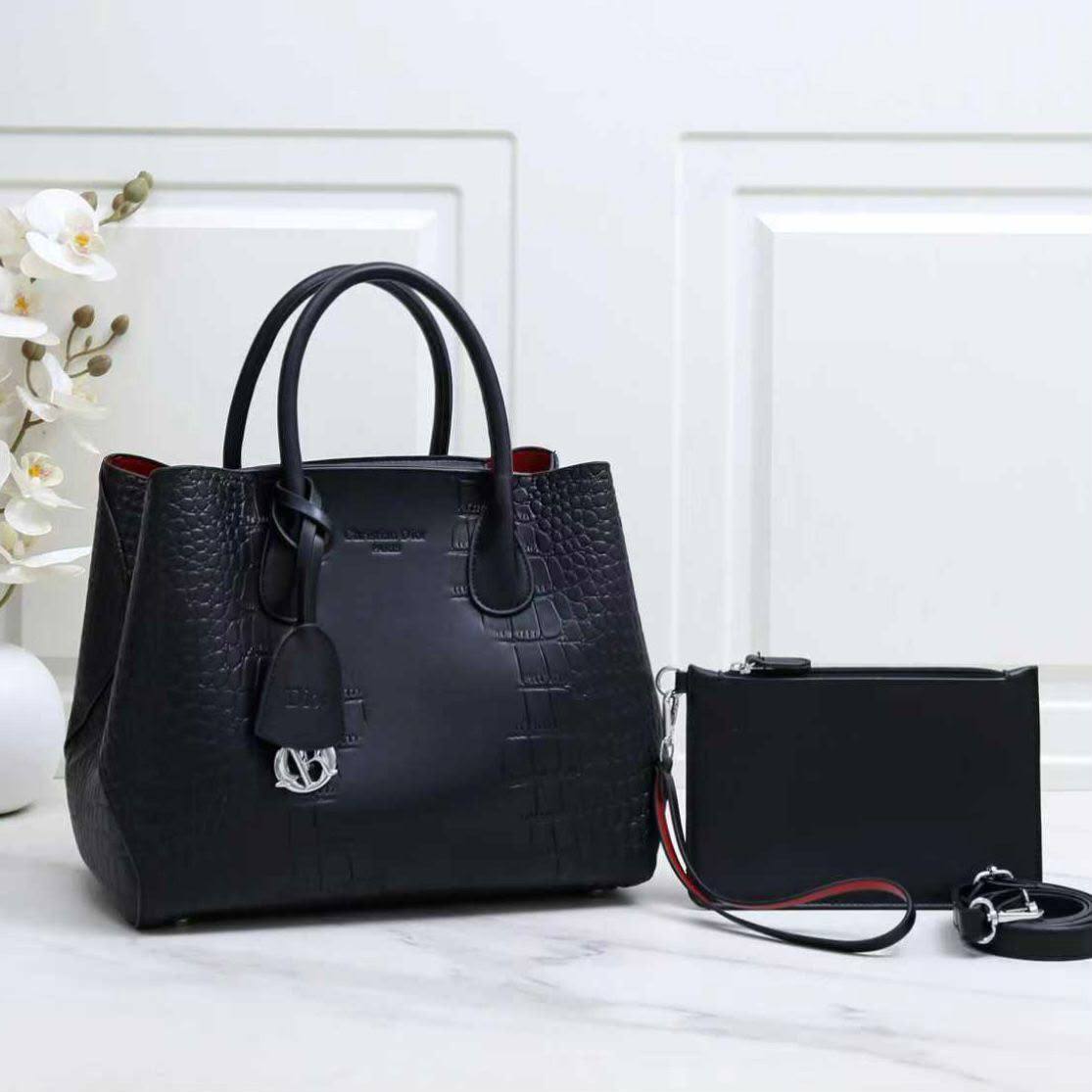 DIOR 
NEW DESIGN 
GOOD QUALITY
 
125 dhs 

Zain39
♥️♥️♥️